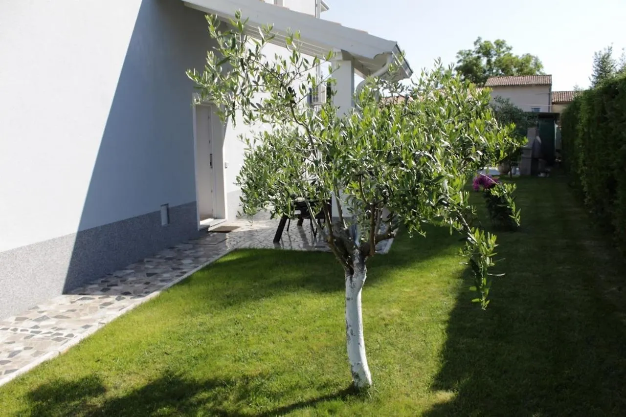 Apartments Titonel Savudrija Guest house
