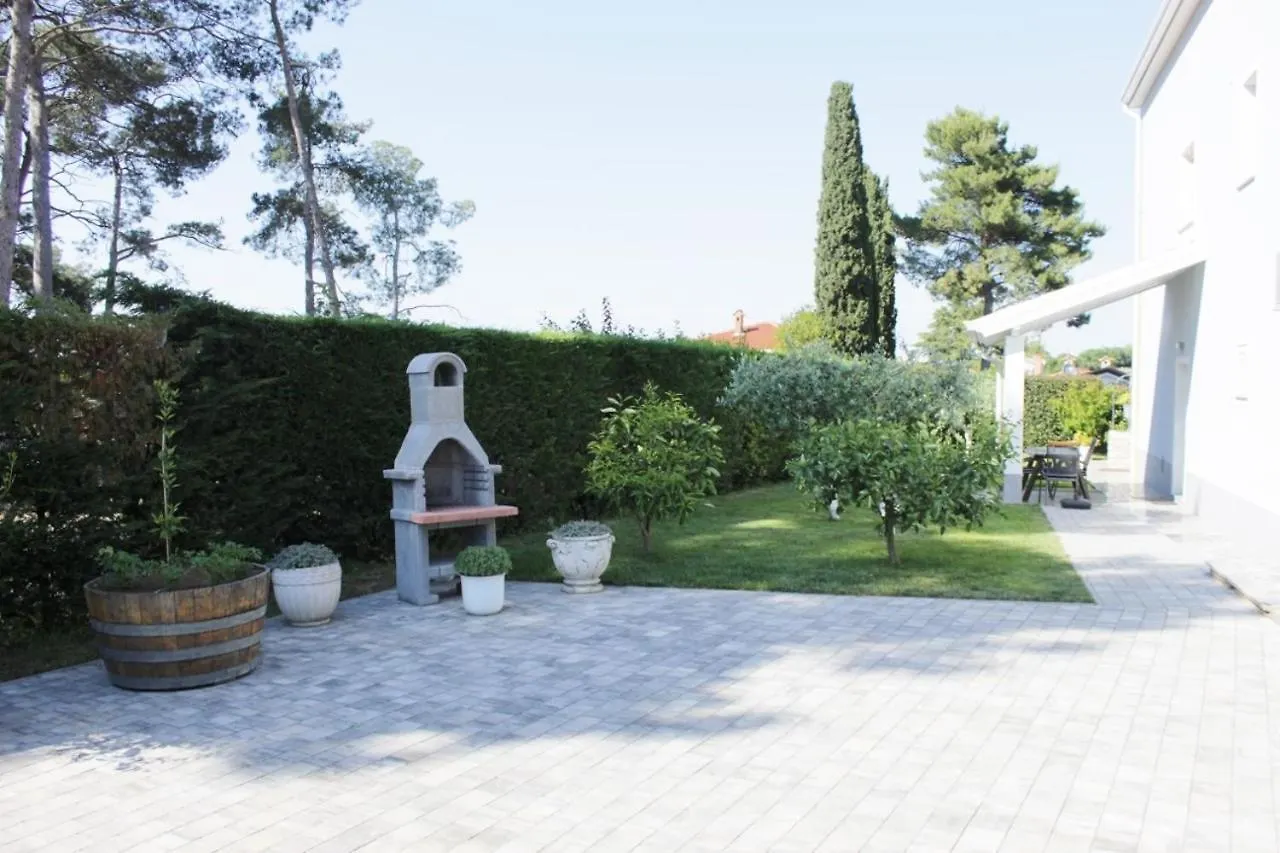 Apartments Titonel Savudrija Guest house
