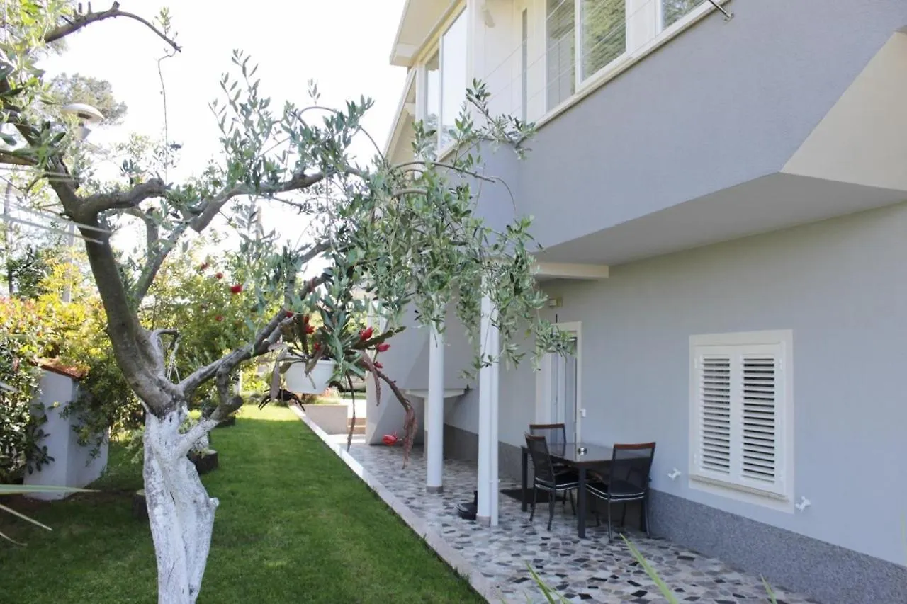 Guest house Apartments Titonel Savudrija