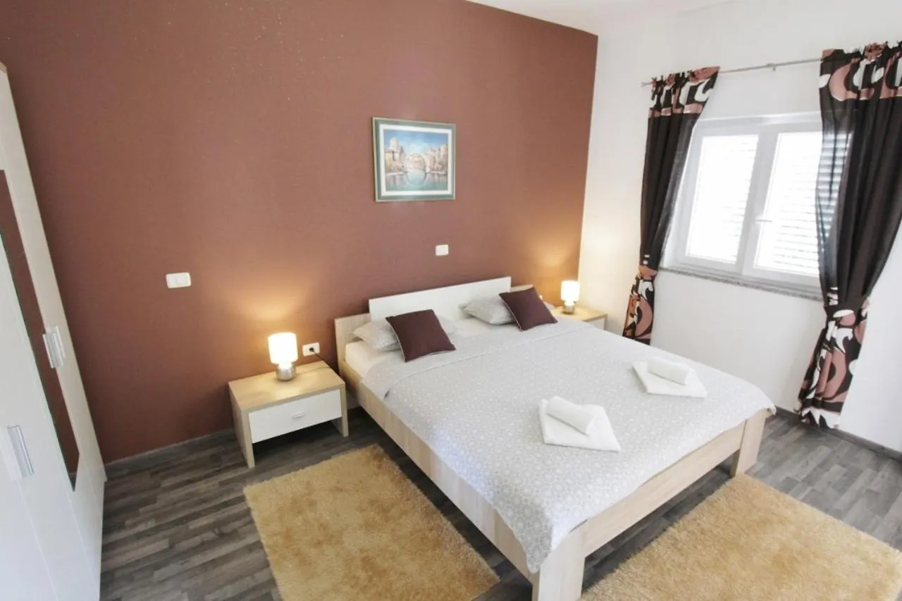 Guest house Apartments Titonel Savudrija