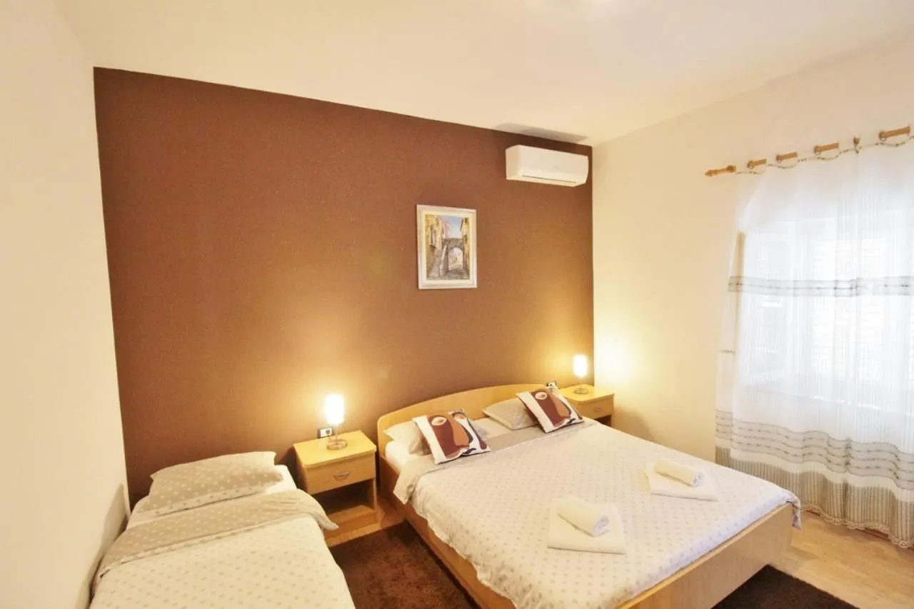 Guest house Apartments Titonel Savudrija