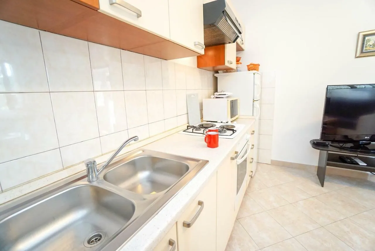 Apartments Titonel Savudrija Guest house